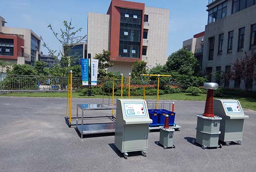為福建客戶定做的絕緣手套，絕緣桿，驗(yàn)電器試驗(yàn)裝置完工！